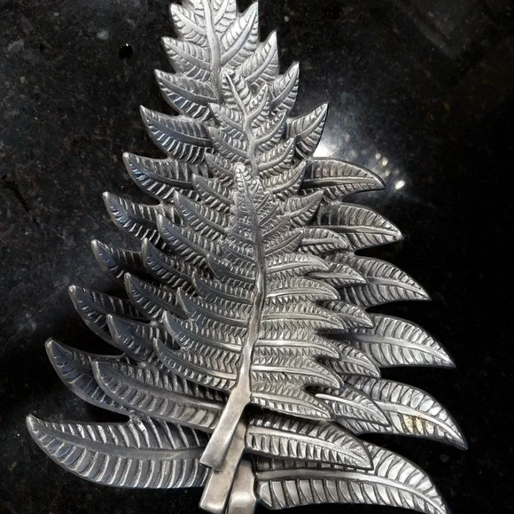 Silver Leaf-Shaped Decorative Trays - Picture 3 of 14